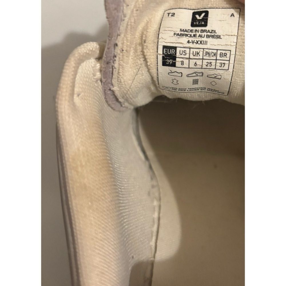 VEJA
V12 Mixed Leather Court Sneakers in Extra White / Sable Size 8 - Picture 9 of 11